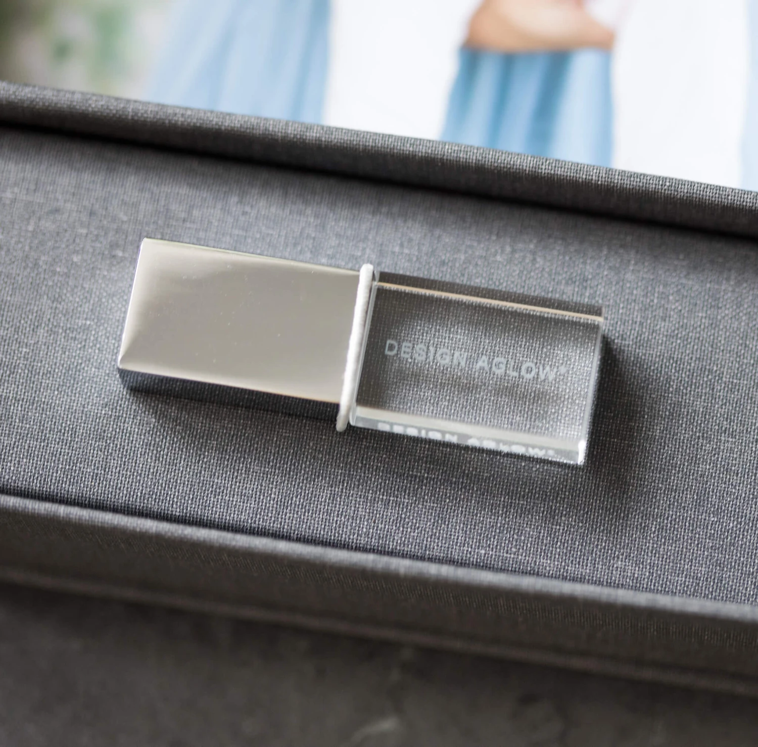 subsurface_engraving_014_silver_9032d94b-56da-4a80-b411-c99ed70700a0.jpg Paper Shop USB Drives Cinematography